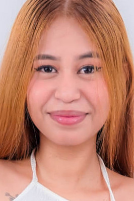 April Daniels from VRLATINA